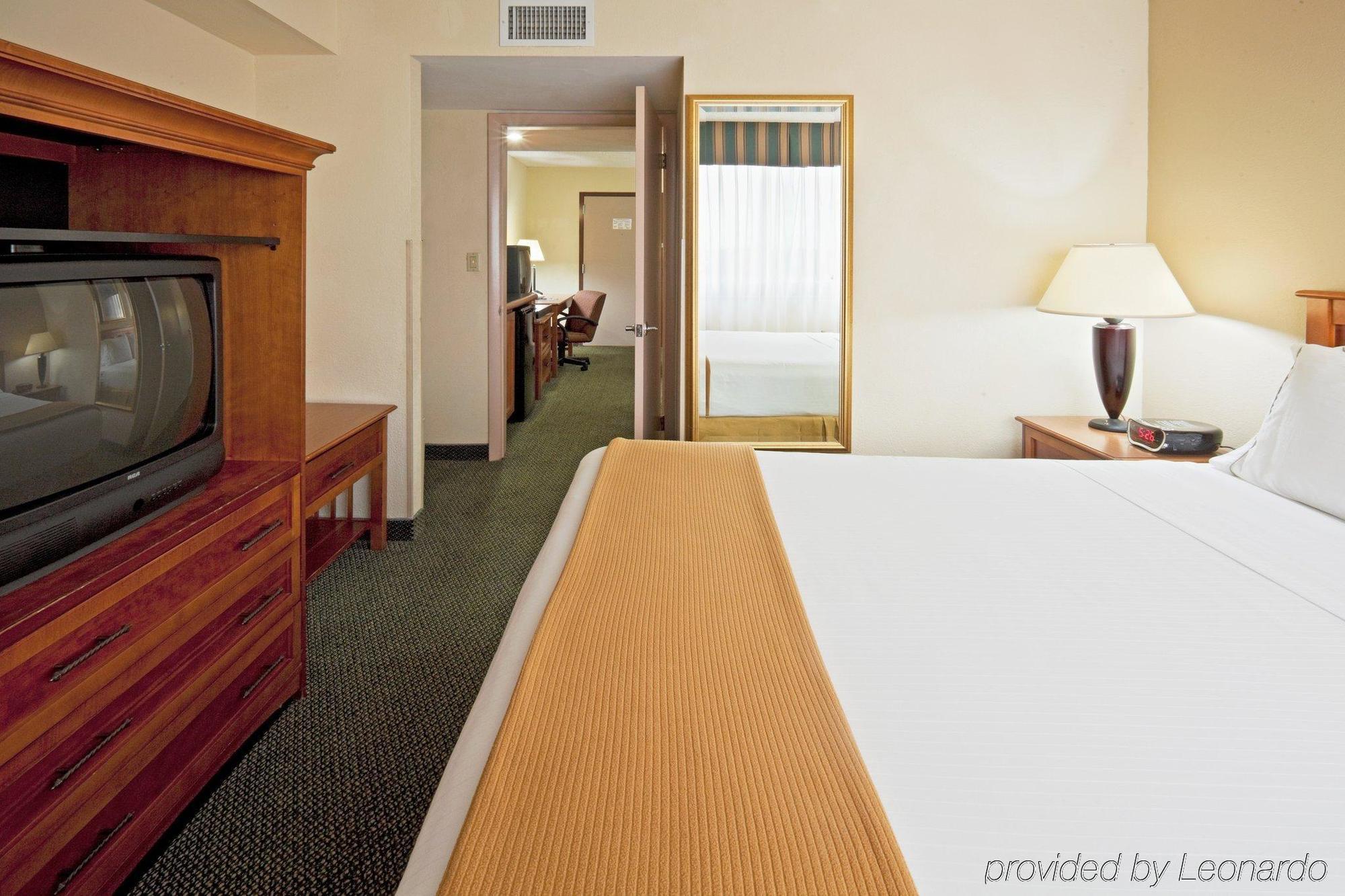 Holiday Inn Express Hotel & Suites Miami - Hialeah By Ihg Buitenkant foto