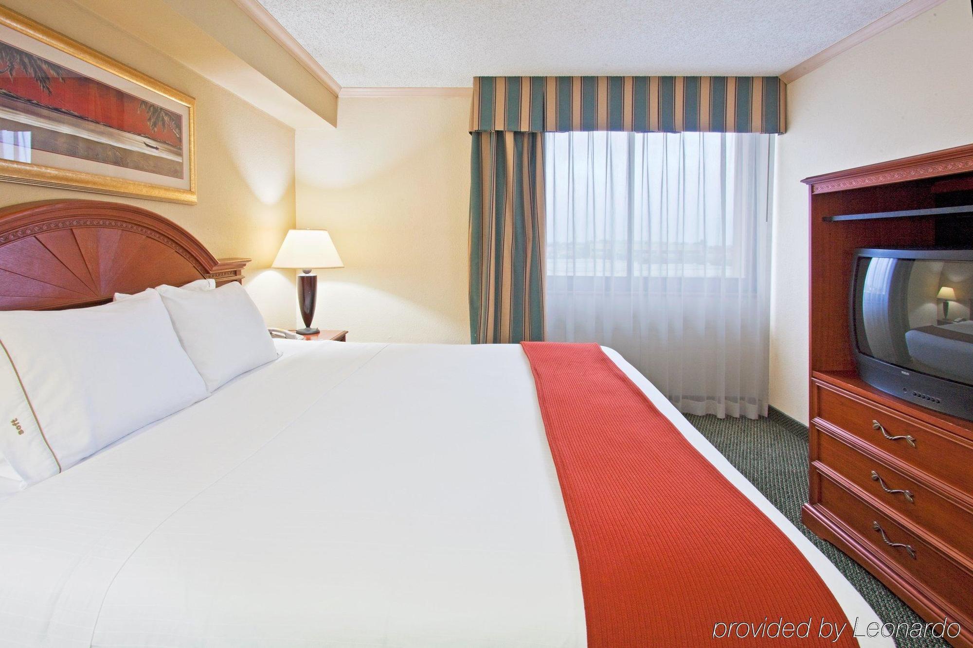 Holiday Inn Express Hotel & Suites Miami - Hialeah By Ihg Buitenkant foto