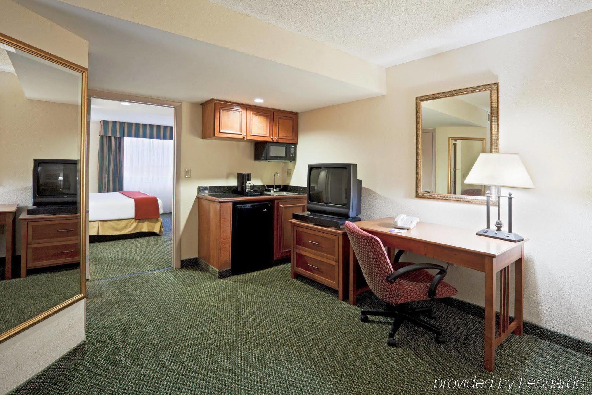 Holiday Inn Express Hotel & Suites Miami - Hialeah By Ihg Buitenkant foto