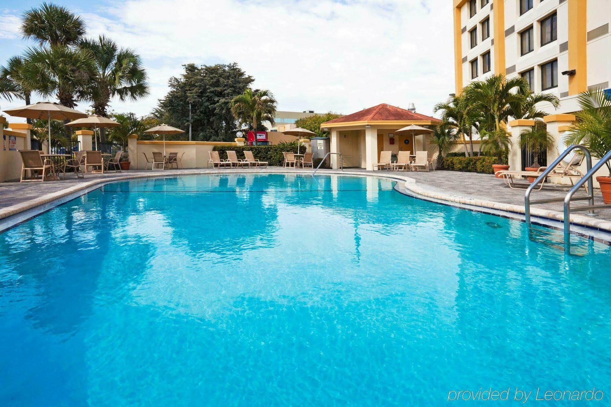 Holiday Inn Express Hotel & Suites Miami - Hialeah By Ihg Buitenkant foto