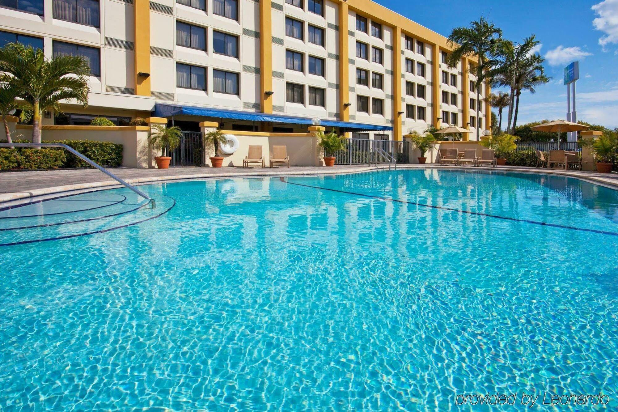 Holiday Inn Express Hotel & Suites Miami - Hialeah By Ihg Buitenkant foto